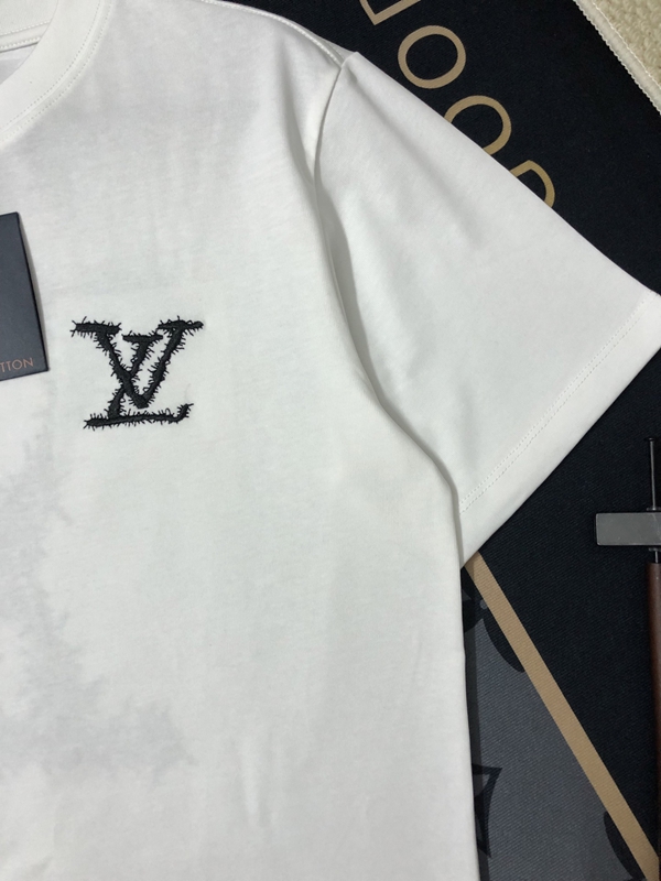 ブランドTシャツ側面デザイン