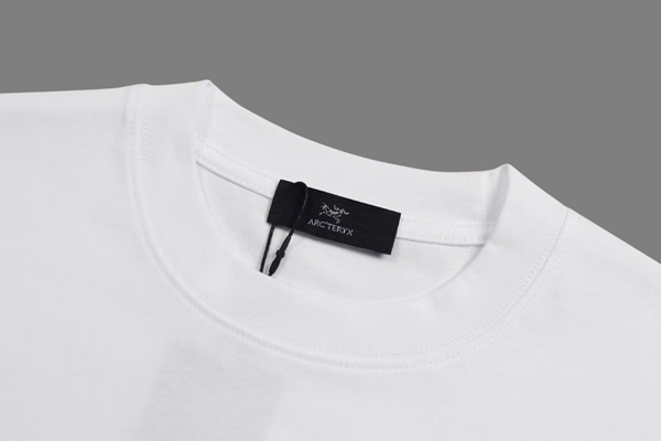 ブランドTシャツ側面デザイン