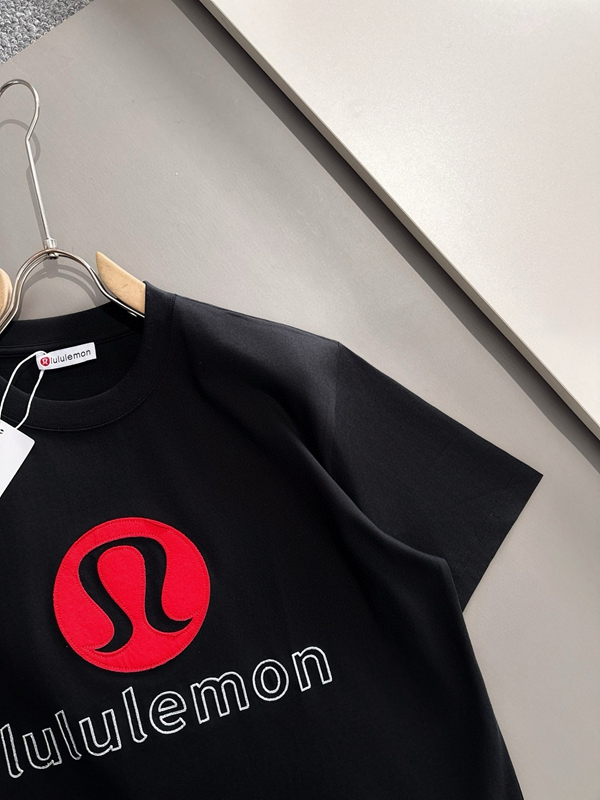 ブランドTシャツ側面デザイン