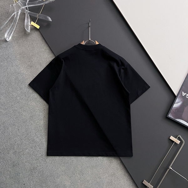 ブランドTシャツ着用イメージ