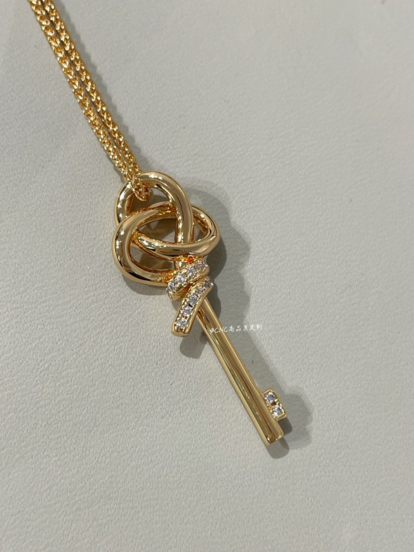 ティファニーアクセサリー着用イメージ