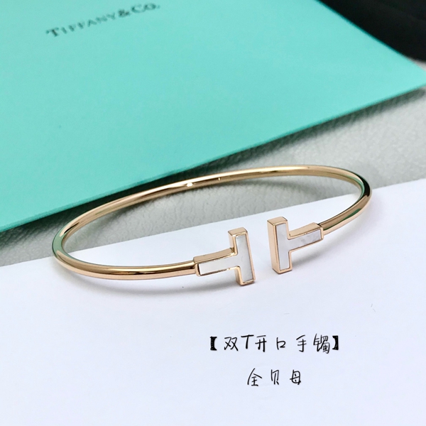 ティファニーアクセサリー着用イメージ