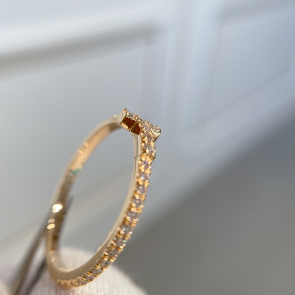ティファニーアクセサリー着用イメージ
