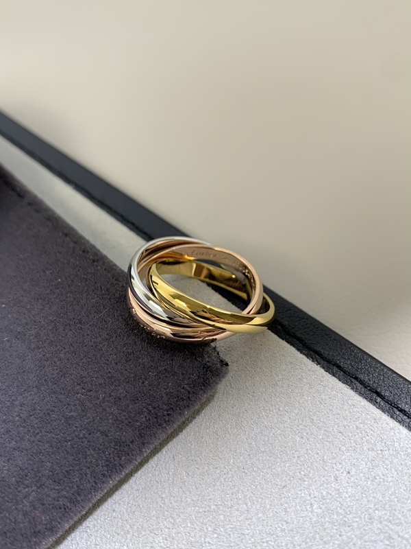 ティファニーアクセサリー着用イメージ