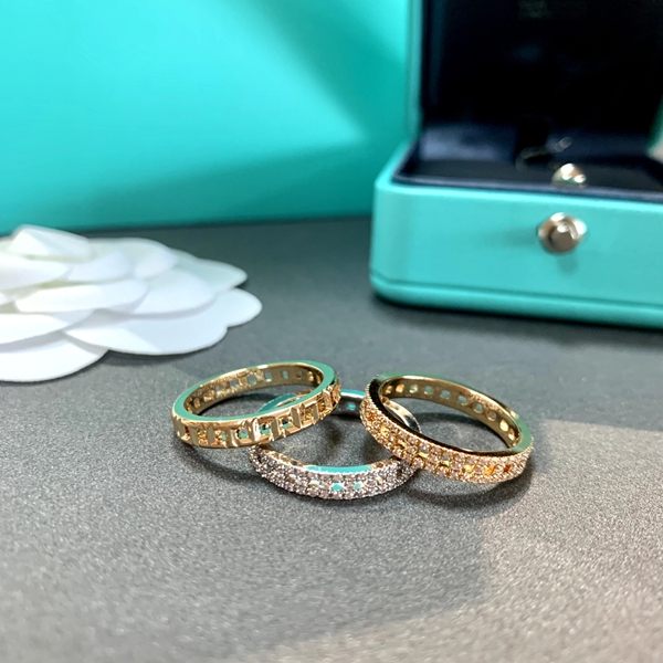 ティファニーアクセサリー着用イメージ