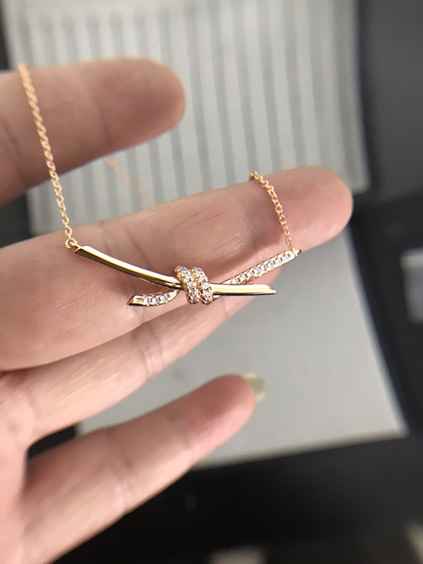 ティファニーアクセサリー背面デザイン