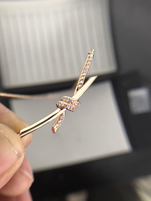 ティファニーアクセサリー側面デザイン