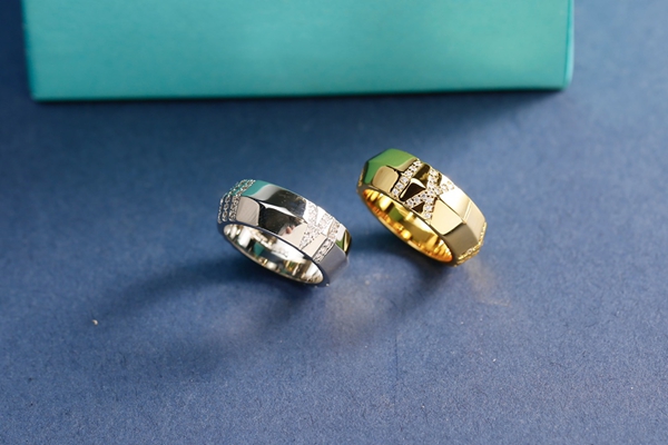 ティファニーアクセサリー背面デザイン