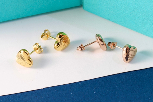 ティファニーアクセサリー着用イメージ