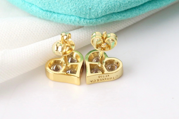 ティファニーアクセサリー着用イメージ