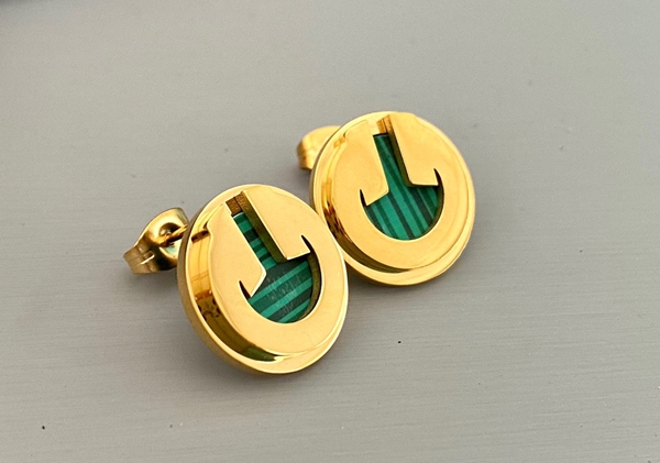 ティファニーアクセサリー着用イメージ
