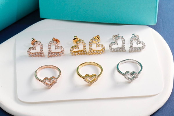ティファニーアクセサリー正面デザイン