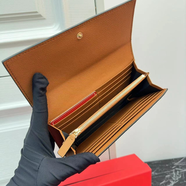 超激安ブランド財布偽物着用イメージ