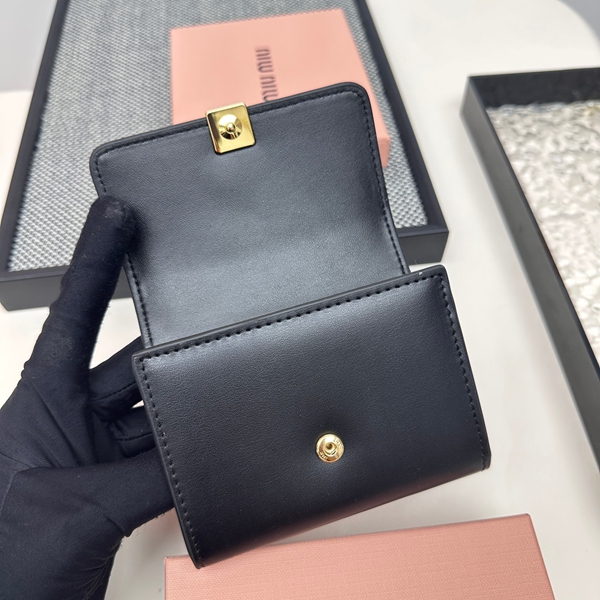 超激安ブランド財布偽物素材ディテール