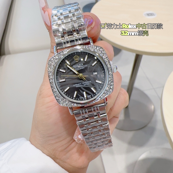 ブランド時計背面デザイン
